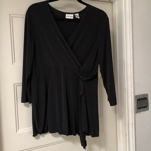 Chico’s no-wrinkle three-quarter sleeve “wraparound” tunic with tie accent size2